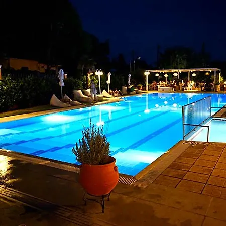 Dominoes Corfu 3*