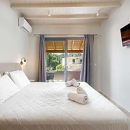Dominoes Corfu Otel Liapades