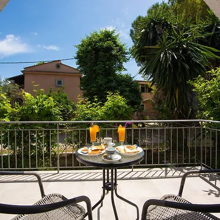 Dominoes 3* Liapades